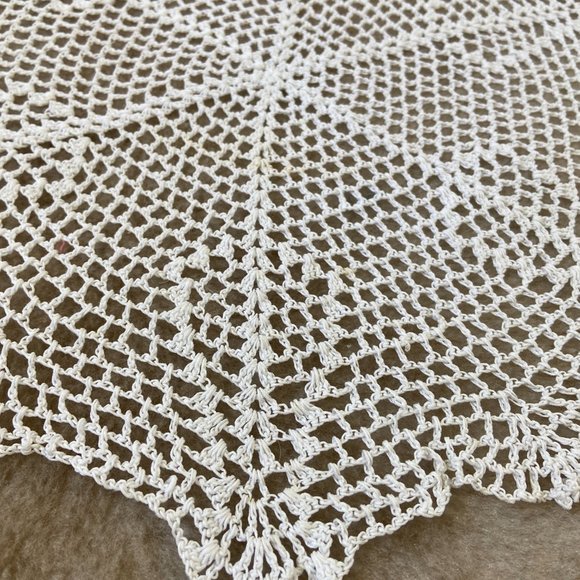 Vintage Crochet Doily Round White Cottagecore Farmhouse - Picture 2 of 7